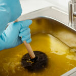 Évier de cuisine très bouché