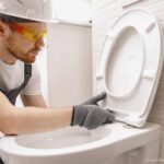 Comment changer un abattant de WC